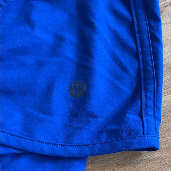 Lululemon women’s size 12 Athletic Shorts - Picture 3 of 4